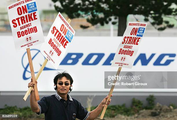 Boeing machinist Phon Duangsouvanh mans the picket line outside Boeing's plant September 6, 2008 in Everett, Washington. Around 27,000 machinists are...