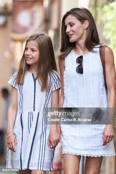 Queen Letizia of Spain and her daughter Princess Sofia of Spain visit the Can Prunera Museum on August 6, 2017 in Palma de Mallorca, Spain.