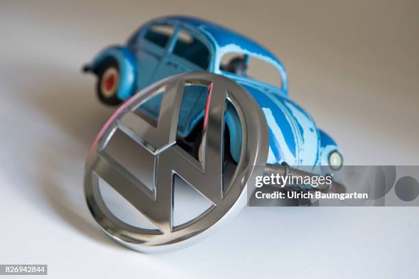 The glamor is gone! The Volkswagen Group in the swirl of the exhaust gas scandal. The symbol photo shows a VW Beetle model, in an oblique position,...