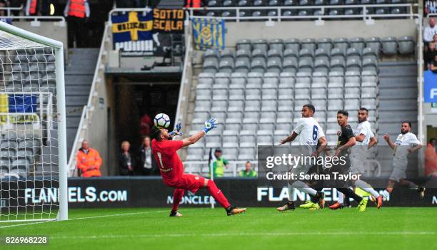 Ayoze Perez of Newcastle United scores the opening goal past Hellas Verona Goalkeeper Nicholas during the Pre Season Friendly match between Newcastle...