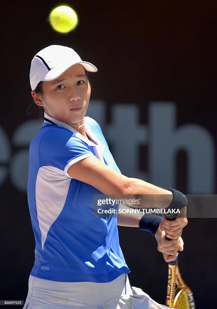 Lavinia Tananta of Indonesia hits a retu