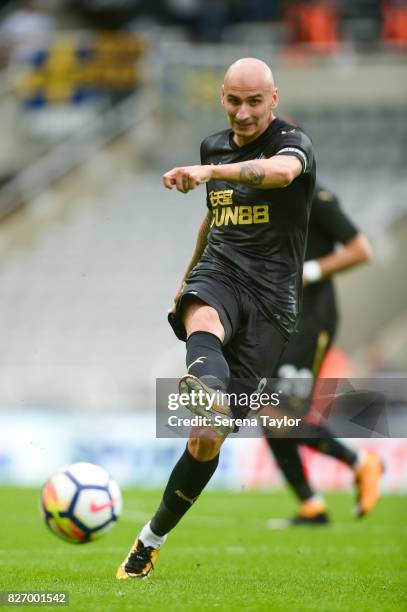 Jonjo Shelvey of Newcastle United passes the ball during the Pre Season Friendly match between Newcastle United and Hellas Verona at St.James' Park...