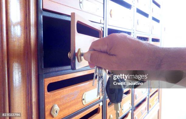 mail box - brievenbus stockfoto's en -beelden