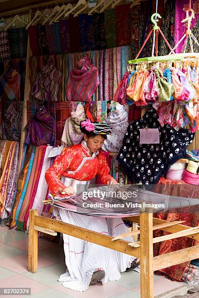 lijiang. naxi woman. - lijiang bildbanksfoton och bilder