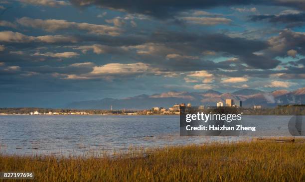 anchorage, alaska ein sonnenuntergang - anchorage stock-fotos und bilder