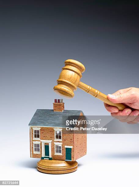 house  auction - peter law foto e immagini stock