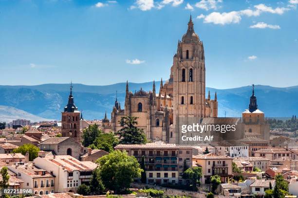 view of the historic center of segovia from the alcazar, segovia, spain - toledo cathedral stock pictures, royalty-free photos & images