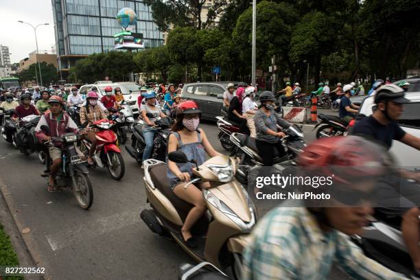 The motorcycle traffic in the capital of Vietnam is very intense, a high percentage of the population of the city uses this means transport. Ho Chi...