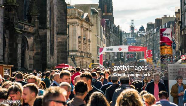 edinburgh festival crowds - edinburgh international festival stock pictures, royalty-free photos & images