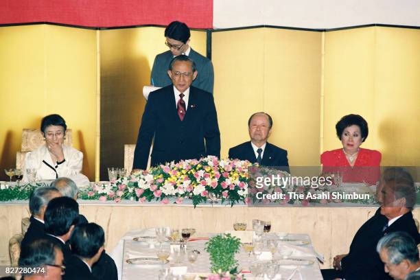 Philippines President Fidel Ramos addresses while his wife Amelita , Japanese Prime Minister Kiichi Miyazawa and his wife Yoko Miyazawa listen during...