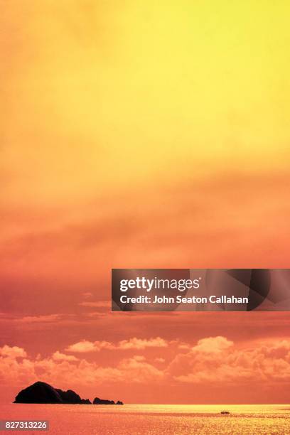 sunrise on catanduanes island - catanduanes stockfoto's en -beelden