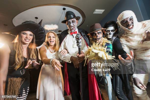 vuxna halloween-fest - stage costume bildbanksfoton och bilder