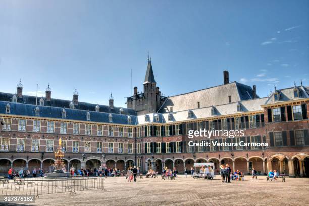 binnenhof - the hague, the netherlands - the hague stock pictures, royalty-free photos & images
