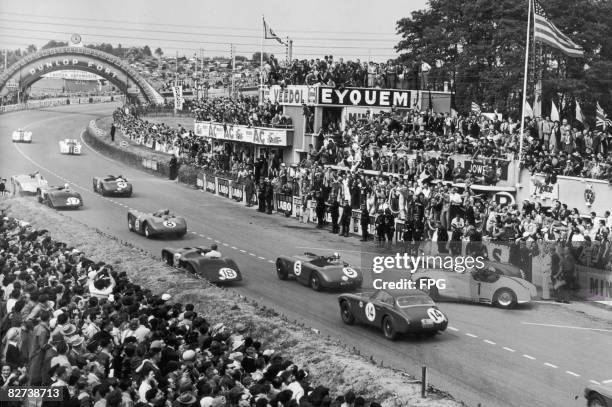 The start of the 24 hour Le Mans race, 16th June 1952.