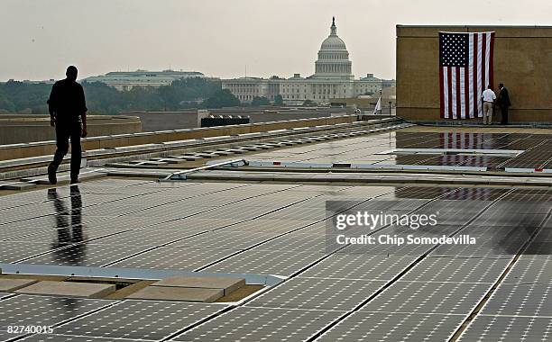 The U.S. Department of Energy unveiled 891 photovoltaic modules on the roof of the the department's Forrestal building roof September 9, 2008 in...