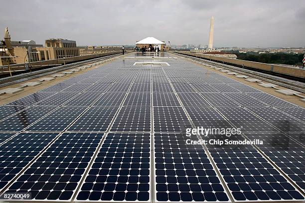 The U.S. Department of Energy unveiled 891 photovoltaic modules on the roof of the the department's Forrestal building roof September 9, 2008 in...
