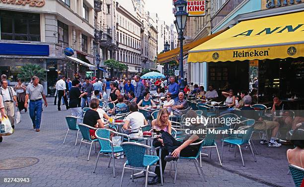 budapest cafe scene - budapest street stock pictures, royalty-free photos & images