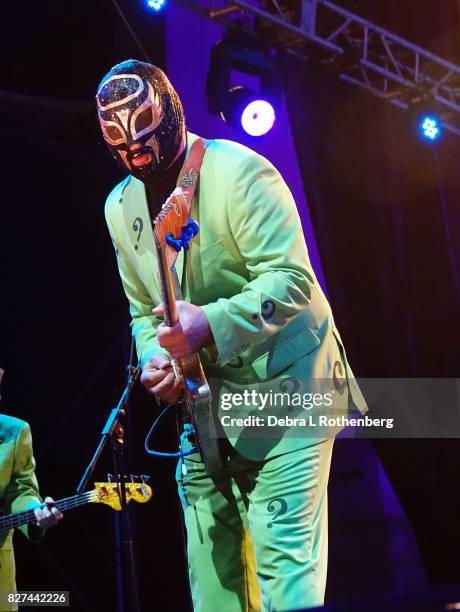 Los Straitjackets Photos and Premium High Res Pictures Getty Images