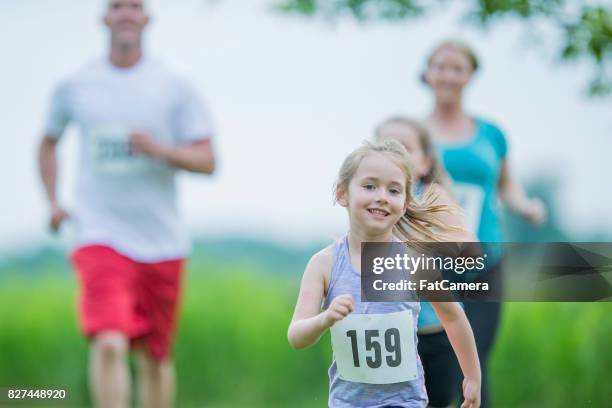 liefdadigheid race - running kinderen stockfoto's en -beelden