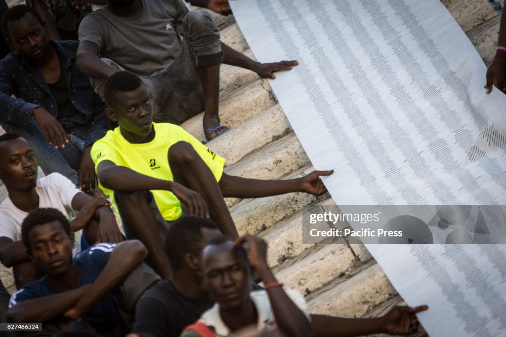 In Campidoglio Square, the  garrison organized by Baobab...