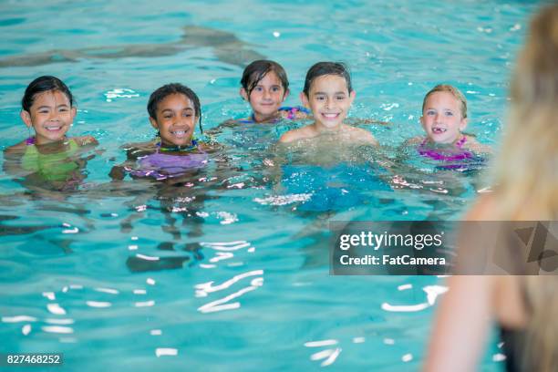 der stelle - hallenbad stock-fotos und bilder