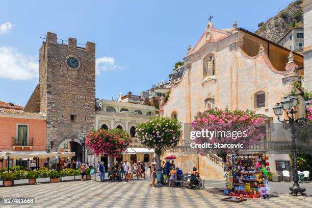 main town square in taormina, sicily - taormina stock pictures, royalty-free photos & images