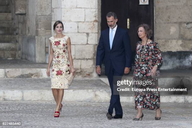 King Felipe VI of Spain , Queen Letizia of Spain and Queen Sofia host a dinner for authorities at the Almudaina Palace on August 4, 2017 in Palma de...