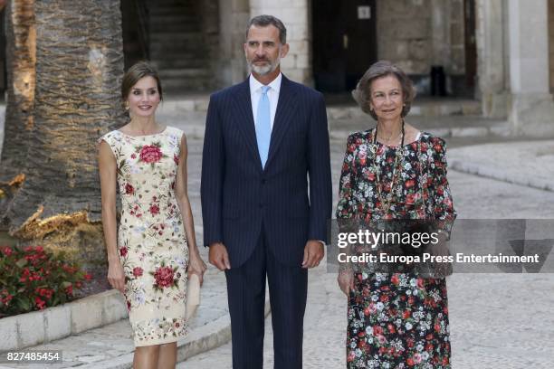 King Felipe VI of Spain , Queen Letizia of Spain and Queen Sofia host a dinner for authorities at the Almudaina Palace on August 4, 2017 in Palma de...