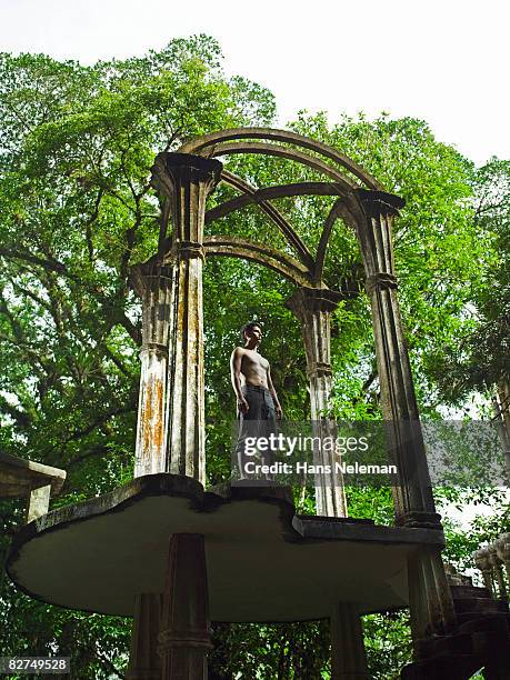 young man standing in a surreal structure - las posas foto e immagini stock