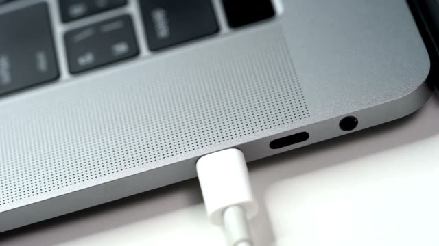 265 Unplug Laptop Stock Videos, Footage, & 4K Video Clips - Getty Images