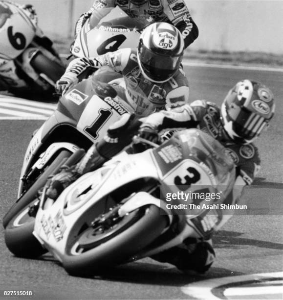 Wayne Rainey of the United States and Yamaha leads the pack during the Japanese Motorcycle Grand Prix 500cc race at Suzuka Circuit on April 18, 1993...
