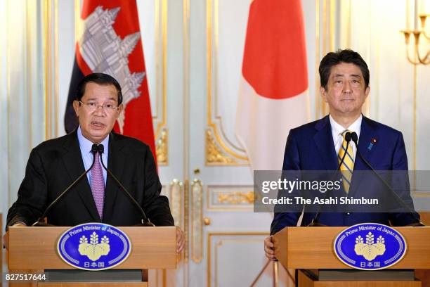 Cambodian Prime Minister Hun Sen and Japanese Prime Minister Shinzo Abe attend a joint press conference following their meeting at the Asakasa State...