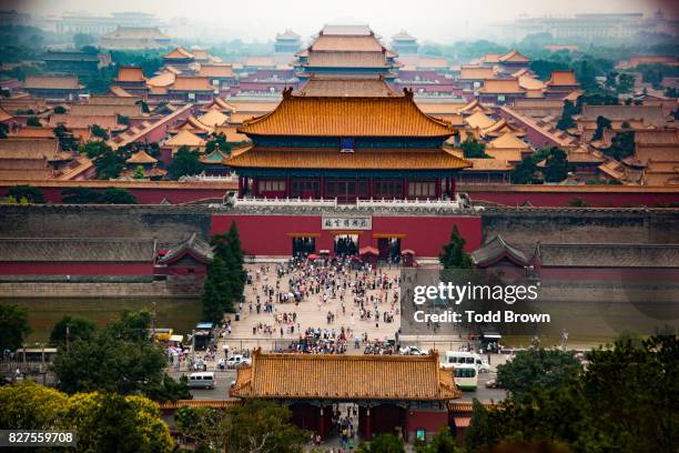 forbidden city from elevated view - cidade proibida imagens e fotografias de stock