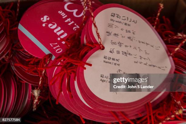 Paper wishes at Koinoki Shrine, in which the deity of love is enshrined. Since many young people pray to the God of Love for a good match, the shrine...