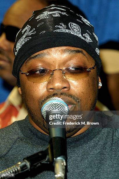 Singer Dave Hollister poses for photographers during Stevie Wonder's 6th Annual House Full of Toys Benefit press conference December 15, 2001 in...