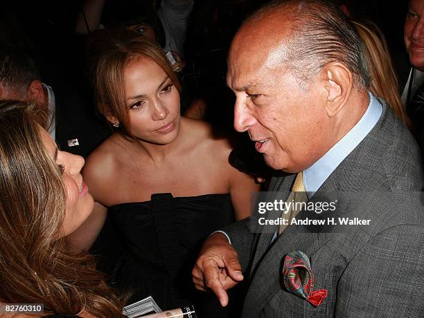 Singer Jennifer Lopez and designer Oscar De La Renta attend the Oscar De La Renta Spring 2009 fashion show during Mercedes-Benz Fashion Week on...