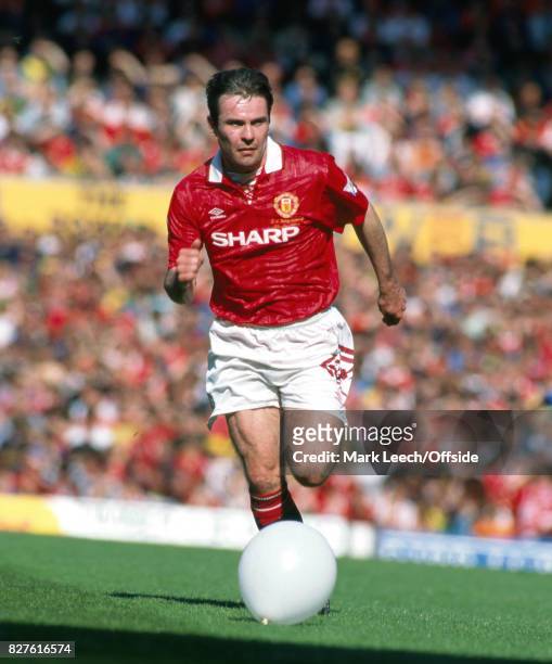 Manchester United v Coventry City: Brain McClair in action with a balloon that looks like the ball : Photo Mark Leech / Getty Images.