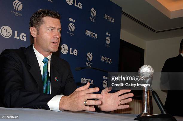 Australia's Simon Taufel answers a question at the ICC Awards on September 10, 2008 at Westin Mina Serahi Hotel and Resort in Dubai, United Arab...