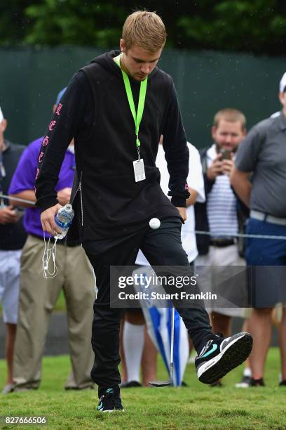 Musician Justin Bieber attends a practice round prior to the 2017 PGA Championship at Quail Hollow Club on August 8, 2017 in Charlotte, North...