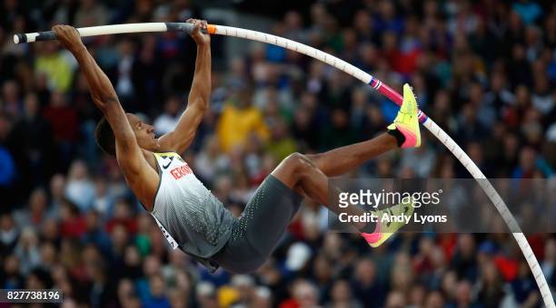 Raphael Marcel Holzdeppe of Germany competes in the Men's Pole Vault final during day five of the 16th IAAF World Athletics Championships London 2017...
