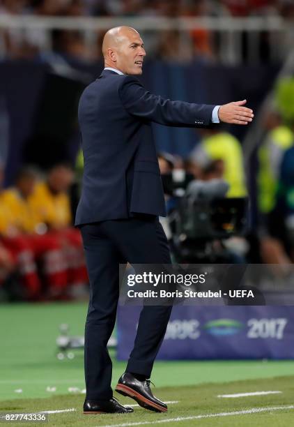 Zinedine Zidane, Manager of Real Madrid gives his team instructions during the UEFA Super Cup final between Real Madrid and Manchester United at the...