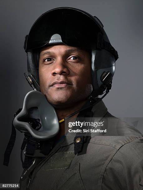 fighter pilot porträt, nahaufnahme - luftwaffe stock-fotos und bilder