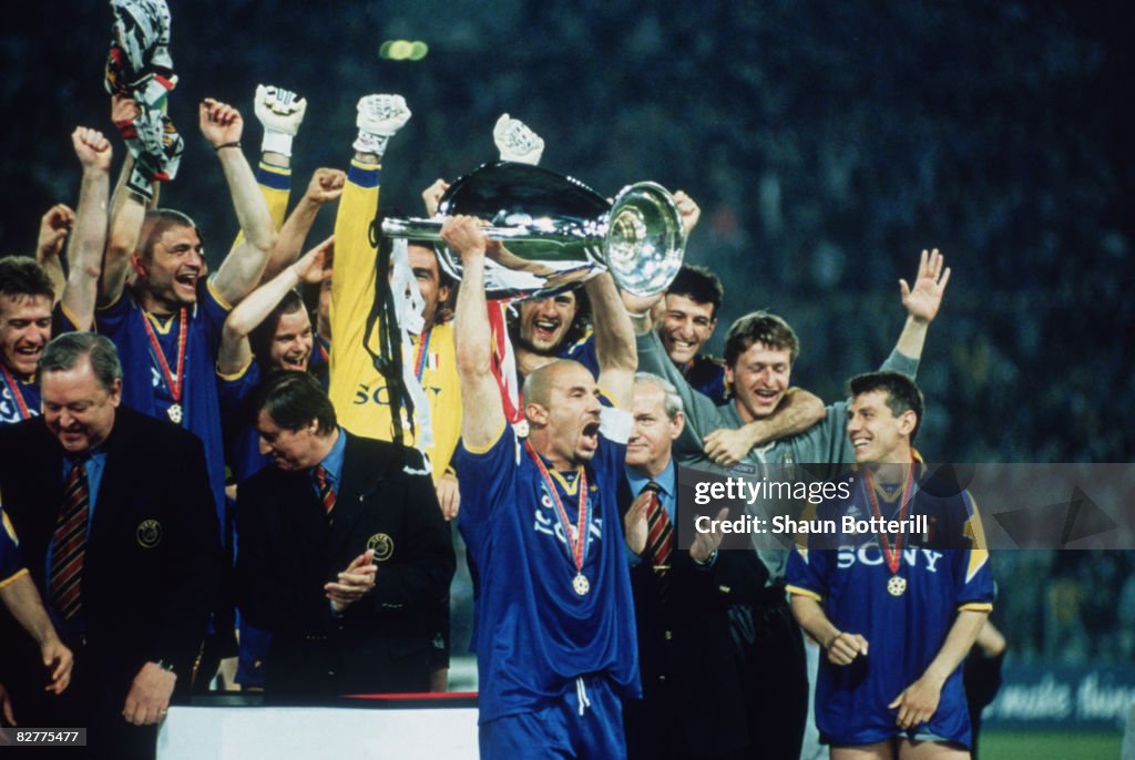 Vialli Lifts Cup
