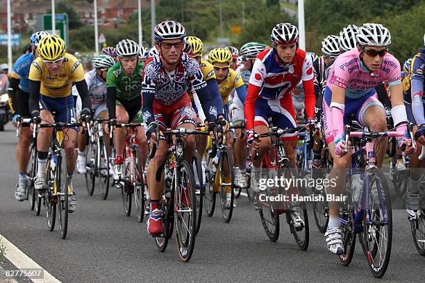 The peloton makes its way through the course during stage 5 of the Tour of Britain on September 11, 2008 near Hull, England.