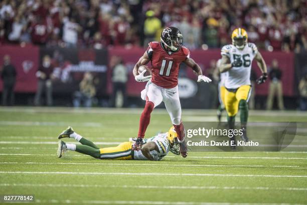 Playoffs: Atlanta Falcons Julio Jones in action vs Green Bay Packers LaDarius Gunter at Georgia Dome. Jones scores touchdown to take 31-0 lead....