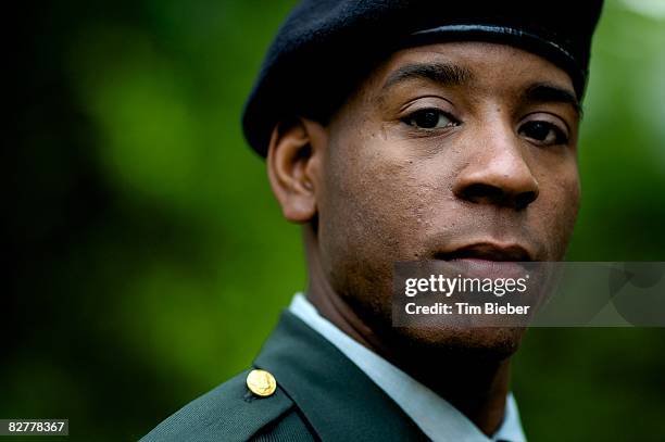 portrait of soldier in uniform  - army day stockfoto's en -beelden