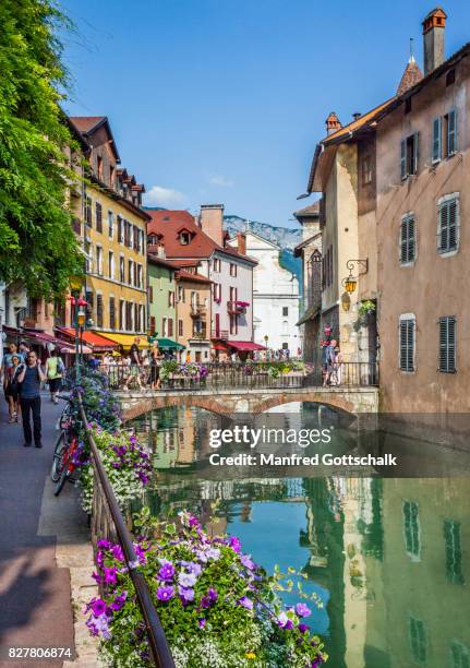 le thiou canal old town of annecy - annecy stock pictures, royalty-free photos & images
