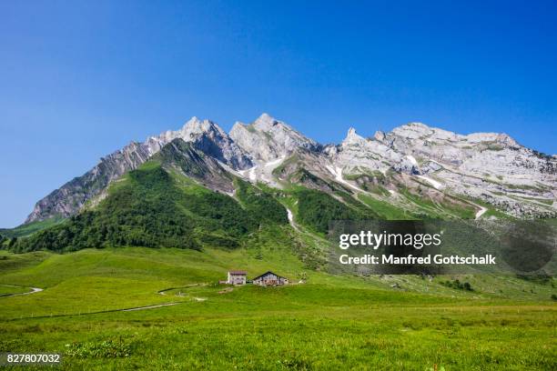 aravis mountain range from the col des aravis - haute savoie stock-fotos und bilder