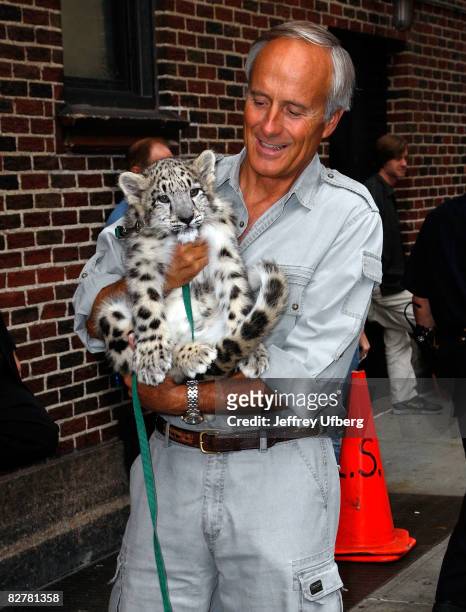 Jungle" Jack Hanna visits the "Late Show with David Letterman" at the Ed Sullivan Theatre on September 11, 2008 in New York City.