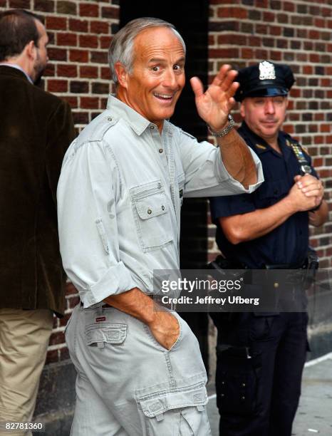 Jungle" Jack Hanna visits the "Late Show with David Letterman" at the Ed Sullivan Theatre on September 11, 2008 in New York City.